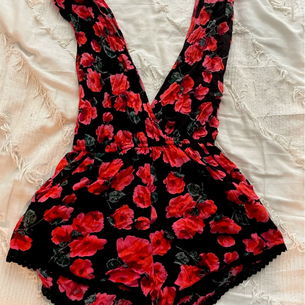 Beautiful light weight Billabong Romper.